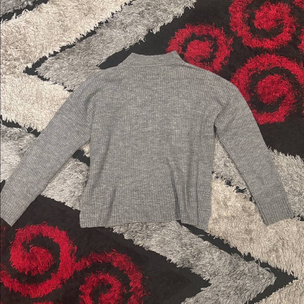Sweater💟 - Picture 2 of 3
